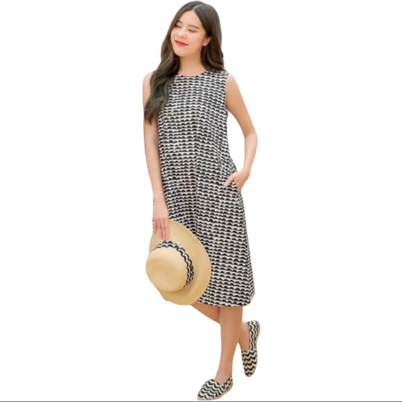 Marimekko Dresses & Skirts - 🔴SOLD🔴Marimekko x Uniqlo Black and White A Line Sleeveless Dress Size 12